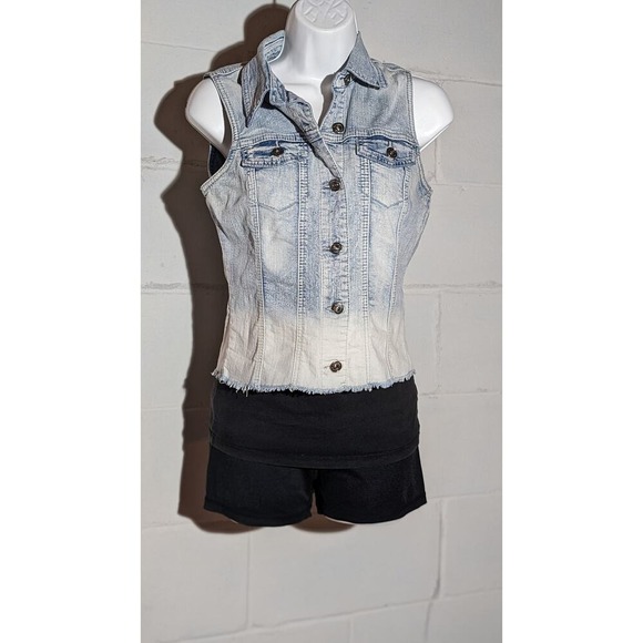Maurices Denim Vest Medium Bleach Wash Sleeveless Jean Frayed Hem Medium - Picture 1 of 4